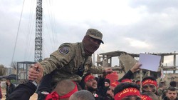 Các binh sĩ Palestine ăn mừng kết thúc khóa huấn luyện khắc nghiệp của Lính đánh thuê Nga ở Aleppo. Ảnh: South Front.