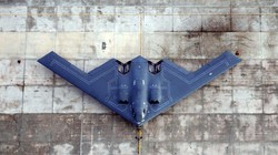 Máy bay ném bom chiến lược tàng hình B-2 Mỹ.