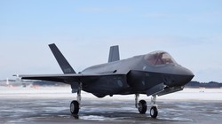 Máy bay tiêm kích tàng hình F-35A Nhật Bản chuẩn bị cất cánh.