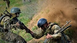 Các binh sĩ Ukraina trên chiến trường Donbass. Ảnh: Rusvesna.