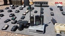 Trang thiết bị thông tin liên lạc quân đội Syria thu giữ được ở Quneitra. Ảnh SANA