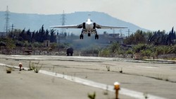 Máy bay chiến đấu Nga xuất kích trên sân bay Khmeimim, đánh phá chiến tuyến lực lượng Hồi giáo cực đoan ở Idlib.