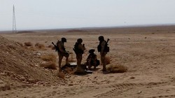 Các quân nhân Nga trên chiến trường sa mạc tỉnh Homs. Ảnh Masdar News