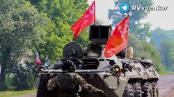 Dân quân Luhansk tiến vào thành phố Lisichansk. Ảnh RusVesna.