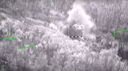 Không quân Nga, sử dụng vũ khí độ chính xác cao tiêu diệt phương tiện cơ giới Ukraine. Ảnh RT