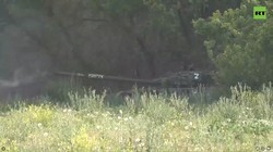 Xe tăng dân quân Donetsk tấn công vào ngoại vi thành phố Avdiivka. Ảnh video RT