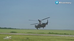 Trực thăng Ka-52 tấn công các phương tiện quân sự, vị trí chiến đấu của quân đội Ukraine ở Donetsk. Ảnh Video RusVesna.
