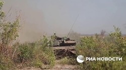 Xe tăng dân quân Luhansk tiến công trên hướng thành phố Soledar.