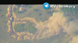 Quân đội Nga pháo kích vào chiến tuyến phòng ngự quân đội Ukraine. Ảnh video Rusvesna.