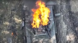 Xe tăng T-73B3 quân đội Nga bị phá hủy. Ảnh video Military Portal Ukraine