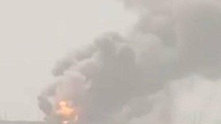 Một vụ cháy nổ, hậu quả một cuộc pháo kích của quân đội Ukraine ở Kherson. Ảnh Mil.in.ua