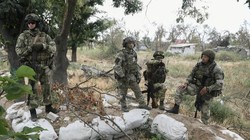 Một phân đội quân Nga tiến vào vùng Nikolaev. Ảnh RT