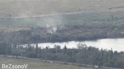 Dân quân Donetks sử dụng pháo binh tấn công phá hủy đài quan sát tiền tiêu quân đội Ukraine. Video Voenaya Hronika.