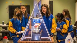 Thùng rác thông minh phân loại rác thải. Ảnh EuroNews