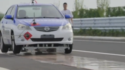 Xe ô tô thử nghiệm trên đệm từ trường. Ảnh video tài khoản Twitter QinduoXu