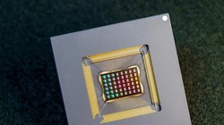 NeuRRAM là chip điện toán trong bộ nhớ 48 lõi sử dụng sơ đồ cảm biến điện áp mới để tăng hiệu quả năng lượng. Ảnh Ieee. Spectrum