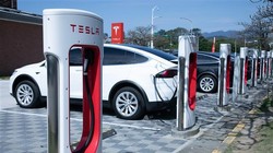 Trạm sạc xe điện Tesla. Ảnh DigiTimes