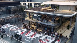 Chính phủ Mỹ sẽ cấm các tổ chức mua thiết bị của Huawei và ZTE. Ảnh Wire