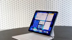 Đế đa năng cho máy tính bảng. Ảnh của Amelia Holowaty Krales / The Verge