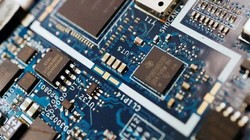 Bản mạch điện tử. Ảnh minh họa Bloomberg