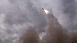 Hải quân Nga phóng tên lửa Kalibr vào các mục tiêu hạ tầng ở Ukraine. Ảnh RusVesna.