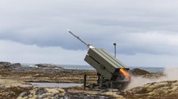 Tổ hợp tên lửa phòng không NASAMS phóng đạn. Ảnh Military Ukraine