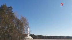 uân đội Nga phóng tên lửa đạn đạo mặt đất Iskander ở Ukraine. Ảnh Video TV Zvezda. 