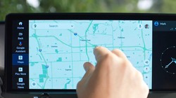 Google tích hợp sẵn trên hệ điều hành Android hỗ trợ lái xe và cung cấp các dichj vụ giải trí. Ảnh Honda.