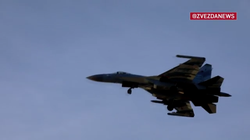 Tiêm kích đa nhiệm Su-35S Nga xuất kích trên chiến trường Ukraine. Ảnh video TV Zvezda.