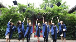 Trung Quốc dự kiến ​​sẽ đào tạo được hơn 77.000 tiến sĩ STEM mỗi năm vào năm 2025, so với khoảng 40.000 ở Mỹ. Ảnh: Tân Hoa Xã