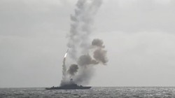Chiến hạm Nga phóng tên lửa hành trình Kalibr. Ảnh RT