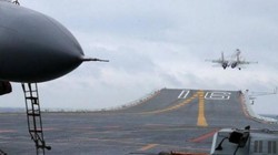 Máy bay chiến đấu J-15 Phi Sa cất cánh trên tàu sân bay Liêu Ninh ở Biển Đông ngày 2/1/2017. Ảnh: Cankao