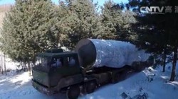 Đài truyền hình CCTV7 Trung Quốc công bố các hình ảnh một lữ đoàn trang bị tên lửa đạn đạo xuyên lục địa Đông Phong-31A của Lực lượng tên lửa Trung Quốc tiến hành huấn luyện trong thời điểm Ngoại trưởng Mỹ Rex Tillerson đến thăm Trung Quốc (ngày 18 - 19/3