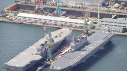 Các tàu sân bay trực thăng Kaga (phải) và Izumo (trái). Ảnh: Morningpost