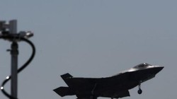 Máy bay chiến đấu tàng hình F-35A Mỹ lần đầu tiên bay biểu diễn ở Triển lãm hàng không quốc tế Paris, Pháp. Ảnh: AFP/Cankao