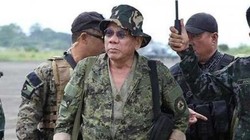 Tổng thống Philippines Rodrigo Duterte trong bộ quân phục. Ảnh: Sina.