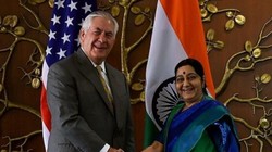 Ngoại trưởng Mỹ Rex Tillerson và Ngoại trưởng Ấn Độ Sushma Swaraj. Ảnh: The Express Tribune.