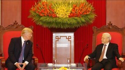 Tổng Bí thư Nguyễn Phú Trọng tiếp Tổng thống Mỹ Donald Trump (trái). 