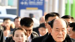 Đoàn đại biểu cấp cao Triều Tiên thăm Hàn Quốc gồm Chủ tịch Quốc hội Kim Jong-nam (phải) và bà Kim Yo-jong, em gái nhà lãnh đạo Triều Tiên Kim Jong-un. Ảnh: Reuters.