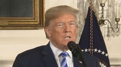 Tổng thống Mỹ Donald Trump tuyên bố rút khỏi Thỏa thuận hạt nhân Iran. Ảnh: VOA.