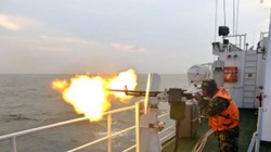 Lực lượng hải cảnh Quảng Đông, Trung Quốc tiến hành bắn đạn thật trên Biển Đông. Ảnh: Gmw.