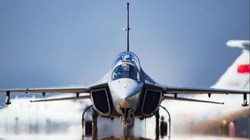 Máy bay huấn luyện cao cấp JL-10 Trung Quốc lệ thuộc vào nguồn cung động cơ AI-222-25 của Ukraine. Ảnh: Sina.