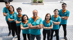 Ông Kartrick Narayan (đứng giữa) cùng đội ngũ của Kilo (Ảnh: Kilo)