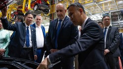 Tổng thống Cộng hòa Bulgaria Rumen Radev cùng đoàn lãnh đạo cấp cao đã đến thăm và làm việc tại tổ hợp nhà máy VinFast Hải Phòng.