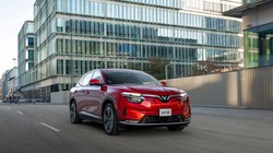 VinFast VF 8: Mạnh như xe giá vài tỷ đồng, đi xa không cần sạc giữa đường