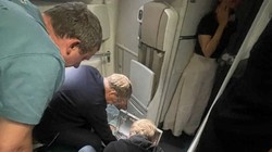 Đoàn công tác Bộ Y tế Nga hỗ trợ cấp cứu hành khách trên chuyến bay của Vietnam Airlines