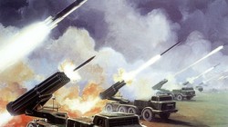 Pháo phản lực Uragan của Nga khai hỏa trong một cuộc tập trận