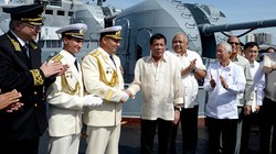 Ông Duterte thăm khu trục hạm Nga