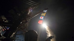 Chiến hạm Mỹ phóng tên lửa Tomahaw tấn công căn cứ quân đội Syria