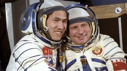 Hai nhà du hành vũ tru Phạm Tuân của Việt Nam và Viktor Gorbatko của Liên Xô